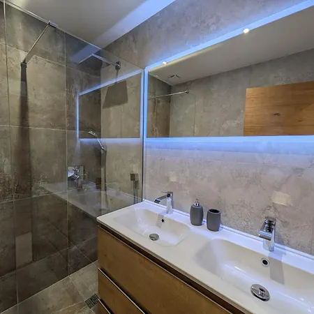 - Moderne 5 Avec Jacuzzi, Cheminee Et Garage - Fr-1-623-367 Les Gets